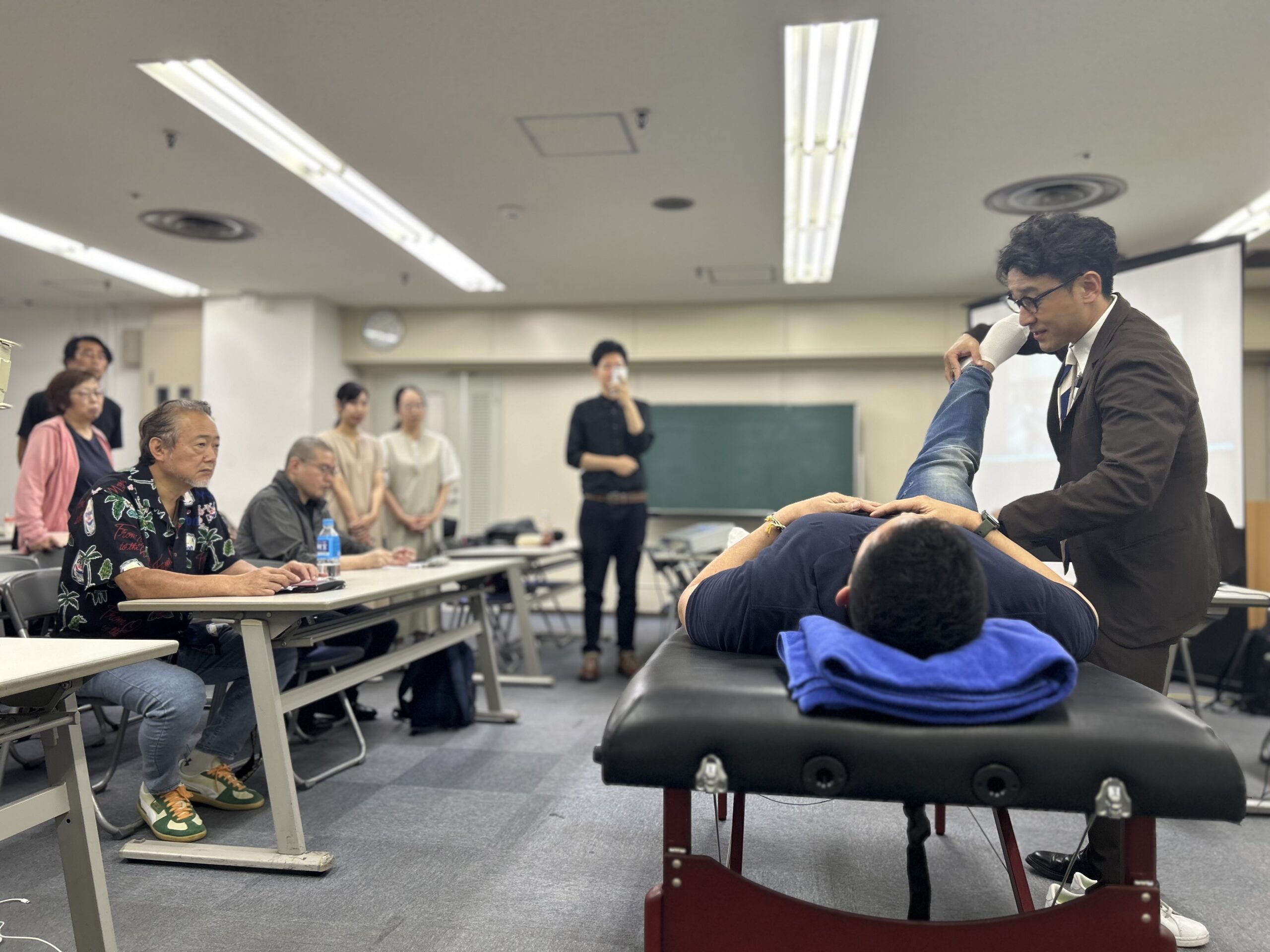 神戸東洋医療学院でのセミナー・実技指導の様子